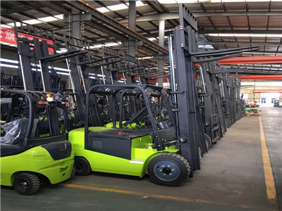 Electric forklift manufacturers