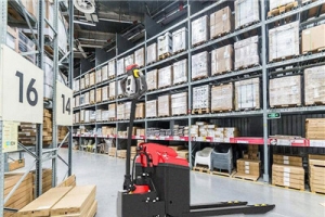 What are the maintenance and maintenance rules for motorised pallet truck?