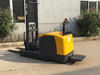 mobile pallet stacker 2