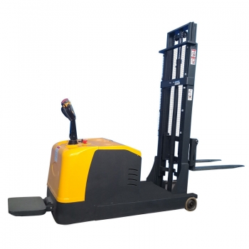 1.5-ton counterweight stacker without support legs raised 1.6M