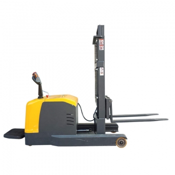 Electric reach truck with no fork legs that can be tilted forward and backward