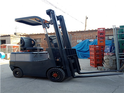 Forklift manufacturing companies