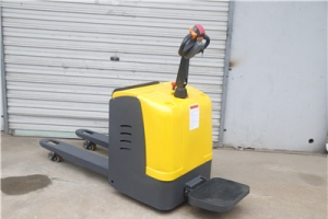 How to distinguish the eight advantages of electric pallet jack forklift?
