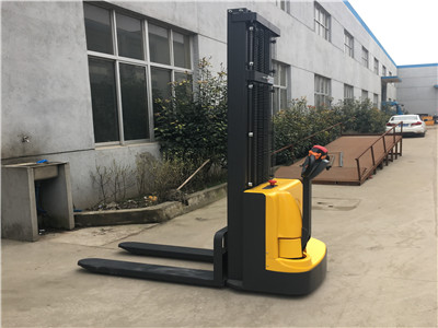 stacker forklift