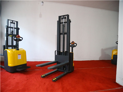 stacker forklift