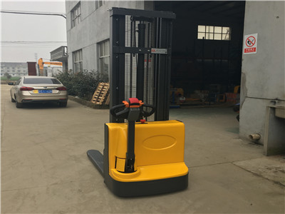 stacker forklift