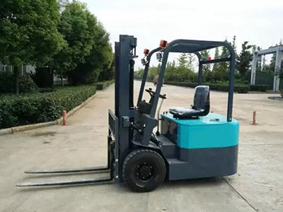 three-wheel electric forklift