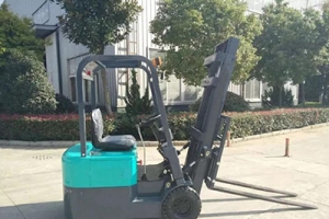 What is wrong with the hydration of the forklift brands battery?