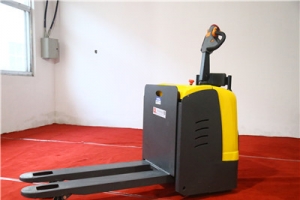 What have the electric mini pallet truck driving tips？