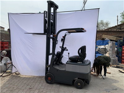 2 ton forklift