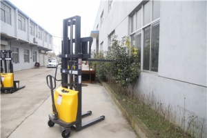 6 operating steps for a semi electric stacker prices!