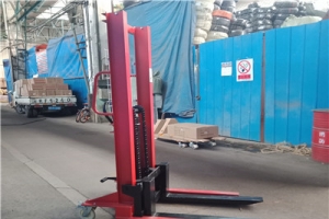 How to choose manual or electric hand lift manual from work time and efficiency?