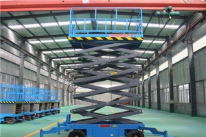 Why is manual lift platform more advantage than electric drive in rainy summer?