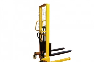 what is the difference between hand pallet jack and manual hydraulic stacker?