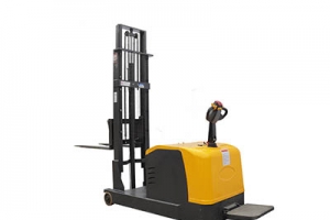 How to correct operation of the mini electric stacker?
