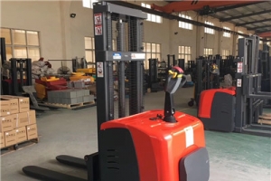 What are the common misunderstandings of electric pallet stacker?