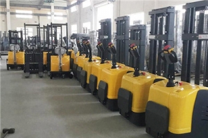 How to safely regulate the operation of electric pallet jack stacker?
