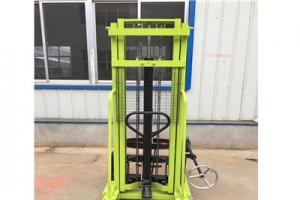 What problems will occur when using manual forklift drum stacker?
