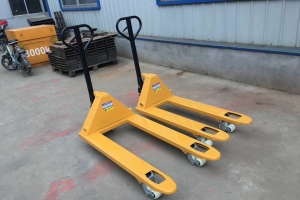 Is the thickness of the hand pallet truck steel plate really important?