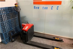 What are the precautions when using an electric pallet truck?