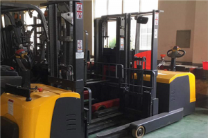 Talking about the development trend of electric reach forklift