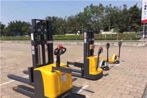 Product highlights of all electric pallet stacker manufacturers