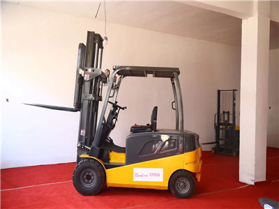 forklift truck companies