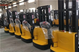 What principles do you need to follow to charge electric pallet stacker?