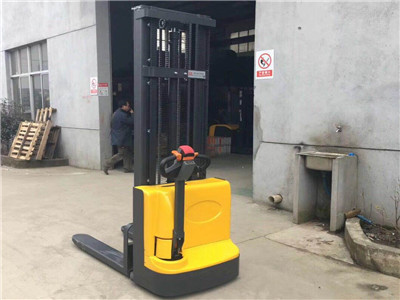 electric stacker suppliers