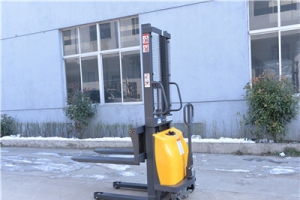 Why does the battery capacity of a semi-electric stacker decrease?