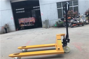 How to maintain the manual fork truck of hydraulic pallet truck manufacturer？