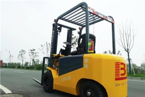 What are the motor composition and working principle of electric forklifts?