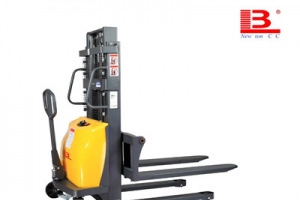 How to spend the running-in period of the semi-electric stacker?