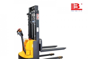 What problem will happen if the battery of electric pallet stacker is overcharg?