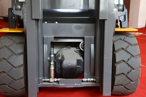 How to deal with the air leakage at the valve root of the electric forklift tire