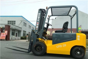 Precautions before storing electric forklifts