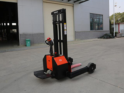 Station driving electric truck