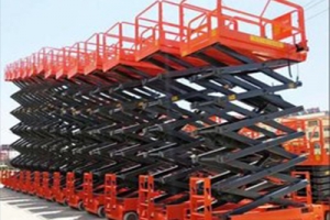What are the precautions for the operation of the small lifting platform?