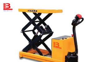 How much is the small Electric platform scissor lift in 2021?