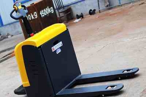 What are the functions and characteristics of electric pallet trucks