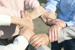 Can colleagues in Electric forklift manufacturers become friends?