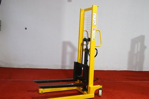 How to change hydraulic oil for hand operated forklift