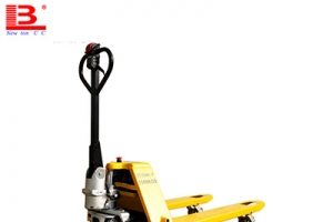 What are the important factors for choosing walkie rider pallet jack?