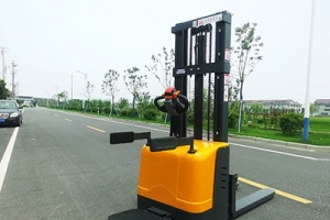 Why companies choose semi electric stacker f more than full electric stacker