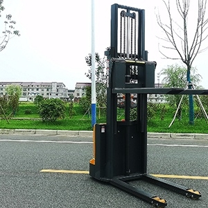 How to choose electric pallet truck stacker?