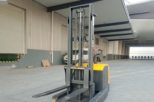 What is an electric pallet stacker? How to use it?