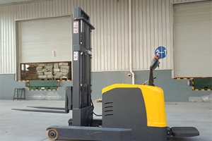 What if there is a short circuit in the wires of the electric stacker?