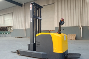 What should do if the fork lifting of self loading pallet stacker has problems?
