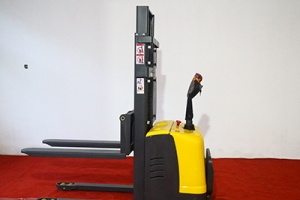 How to charge the electric hydraulic forklift correctly?