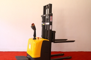 What kind of self loading pallet stacker is of high quality?